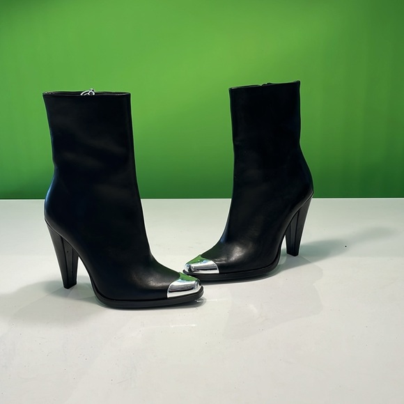 Wishbone leather boots - beautiful - size 8 - Picture 3 of 5